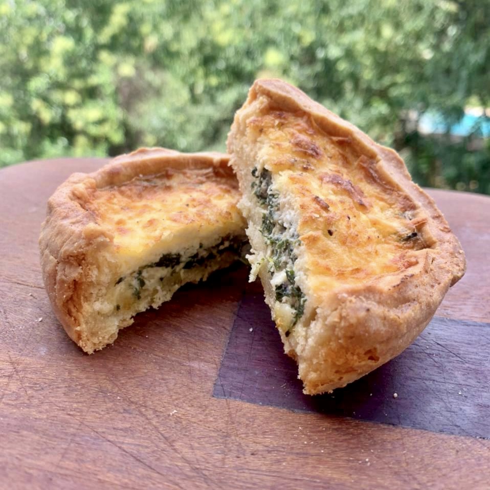 Quiche de espinafre e queijo canastra